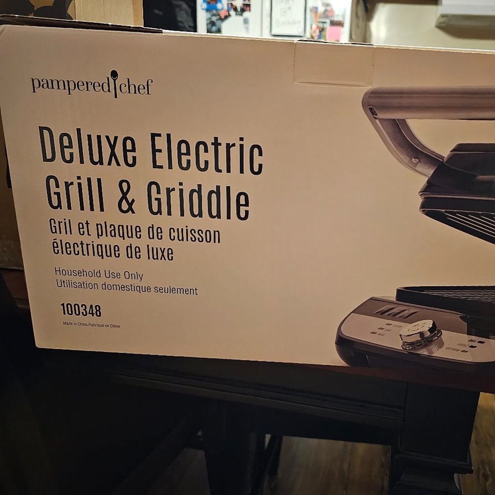 Pampered Chef Deluxe Electric Grill and Griddle
